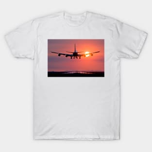 Aeroplane landing at sunset, Canada (C006/9498) T-Shirt